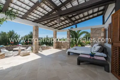 Villa on the island of Brač, first row to the sea and complete privacy - 4