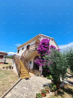 Prodaja kuće s dvije stambene jedinice, pomoćnim objektom i garažom, Ližnjan! - 3