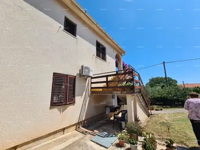 Prodaja kuće s dvije stambene jedinice, pomoćnim objektom i garažom, Ližnjan! - 12