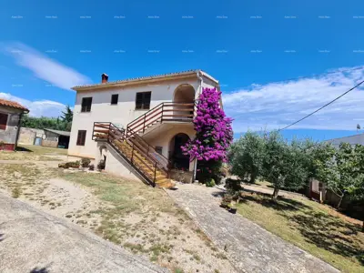 Prodaja kuće s dvije stambene jedinice, pomoćnim objektom i garažom, Ližnjan! - 4