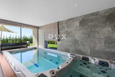 House 341 m², Brtonigla - pool and wellness - 15