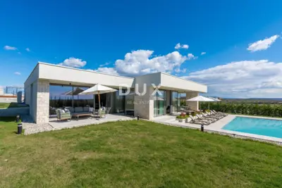 House 341 m², Brtonigla - pool and wellness - 3
