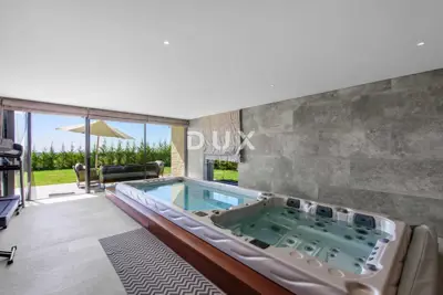 House 341 m², Brtonigla - pool and wellness - 14