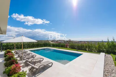 House 341 m², Brtonigla - pool and wellness - 7