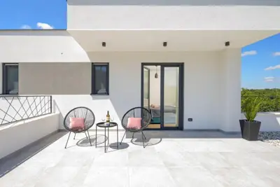 Villa 186 m², Svetvinčenat - Pool und Nebengebäude - 21