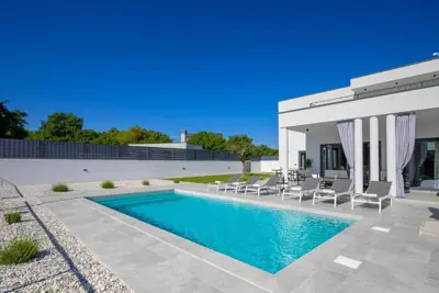 Villa 186 m², Svetvinčenat - Pool und Nebengebäude - 14