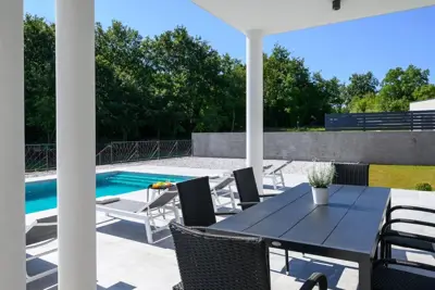 Villa 186 m², Svetvinčenat - Pool und Nebengebäude - 9