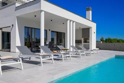 Villa 186 m², Svetvinčenat - Pool und Nebengebäude - 8