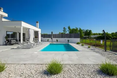 Villa 186 m², Svetvinčenat - Pool und Nebengebäude - 4