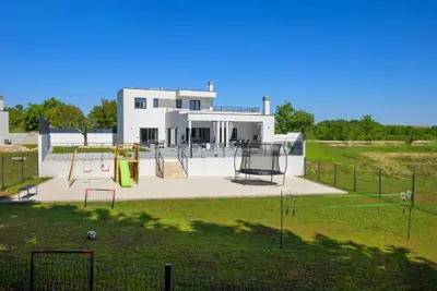 Villa 186 m², Svetvinčenat - Pool und Nebengebäude - 16