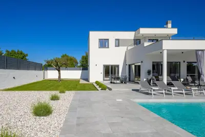Villa 186 m², Svetvinčenat - Pool und Nebengebäude - 10