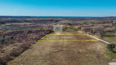 Land 1,036 m², Buje - open sea view - 2