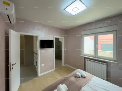 Blizna grada Svetvinčenat. Dvojna kuća okružena zelenilom. - 18