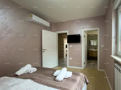 Blizna grada Svetvinčenat. Dvojna kuća okružena zelenilom. - 19