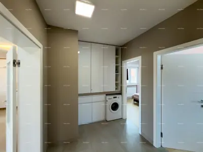 Blizna grada Svetvinčenat. Dvojna kuća okružena zelenilom. - 9