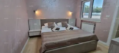 Blizna grada Svetvinčenat. Dvojna kuća okružena zelenilom. - 7