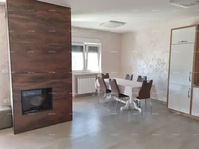 Blizna grada Svetvinčenat. Dvojna kuća okružena zelenilom. - 5