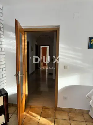 Haus 220 m², Premantura - 3 Wohnungen und Garage - 18