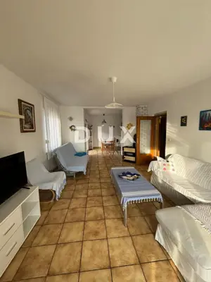 Haus 220 m², Premantura - 3 Wohnungen und Garage - 6