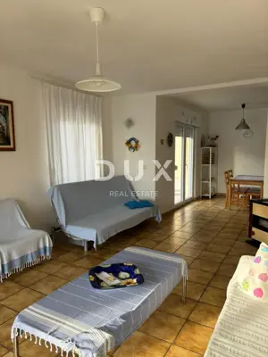 Haus 220 m², Premantura - 3 Wohnungen und Garage - 8