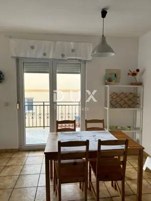 Haus 220 m², Premantura - 3 Wohnungen und Garage - 12