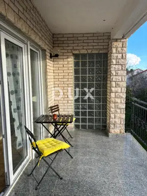 Haus 220 m², Premantura - 3 Wohnungen und Garage - 10