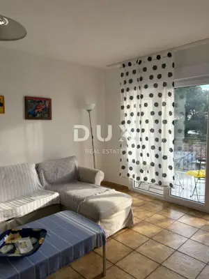 Haus 220 m², Premantura - 3 Wohnungen und Garage - 9