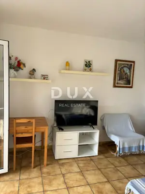 Haus 220 m², Premantura - 3 Wohnungen und Garage - 5