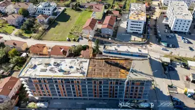 Stan 2. kat, Pula Centar - 1 spavaća soba, lift - 12