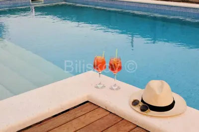 Kuća 240 m², Seget Donji - blizu plaže i Trogira