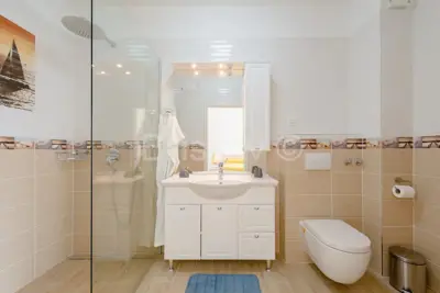 Haus 240 m², Seget Donji - in der Nähe des Strandes und von Trogir - 12