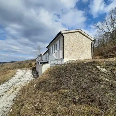Kuća 93 m², Trviž, mirna lokacija i pogled na zelenilo