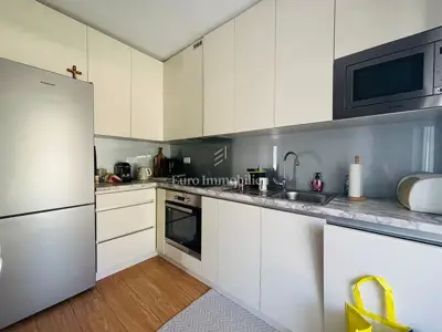 Kuća 550 m², Novalja - 3 apartmana i uređeno dvorište - 9