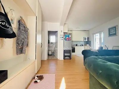 Kuća 550 m², Novalja - 3 apartmana i uređeno dvorište - 8