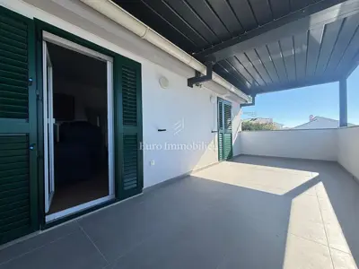 Kuća 550 m², Novalja - 3 apartmana i uređeno dvorište - 18