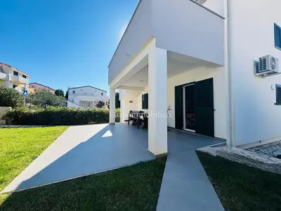 Kuća 550 m², Novalja - 3 apartmana i uređeno dvorište - 3