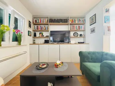 Kuća 550 m², Novalja - 3 apartmana i uređeno dvorište - 10