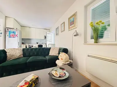 Kuća 550 m², Novalja - 3 apartmana i uređeno dvorište - 7