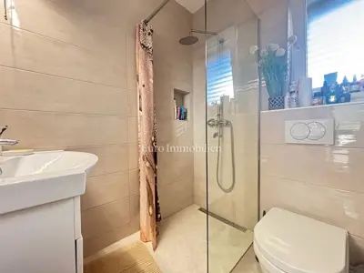Kuća 550 m², Novalja - 3 apartmana i uređeno dvorište - 13