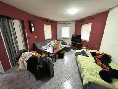 House 115 m², Valbandon near Fažana, 2 apartments and 4 parking spaces - 8