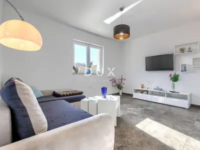 Kuća 240 m², Labin - dvije stambene jedinice i bazen - 18