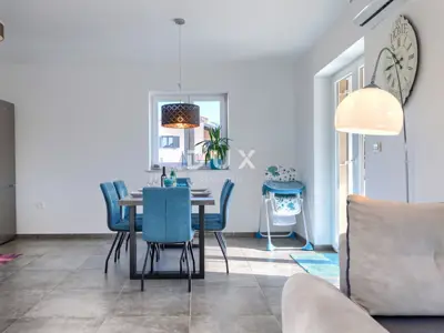Kuća 240 m², Labin - dvije stambene jedinice i bazen - 19