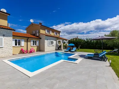 Kuća 240 m², Labin - dvije stambene jedinice i bazen - 6