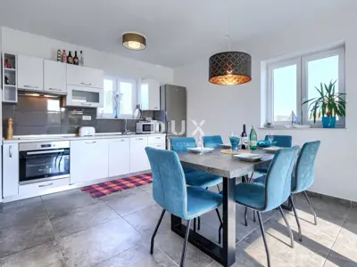 Kuća 240 m², Labin - dvije stambene jedinice i bazen - 21