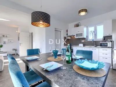 Kuća 240 m², Labin - dvije stambene jedinice i bazen - 20