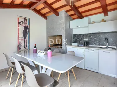 Kuća 240 m², Labin - dvije stambene jedinice i bazen - 14