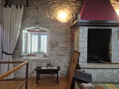 Stone house in Pavićini, 3 floors and proximity to the sea - 2