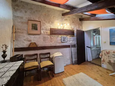 Stone house in Pavićini, 3 floors and proximity to the sea