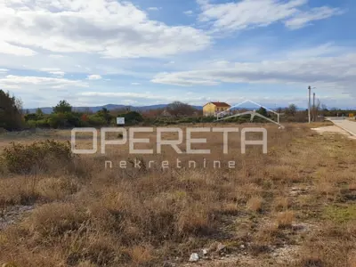 Građevinsko zemljište 5.297 m², Drniš - Pakovo selo
