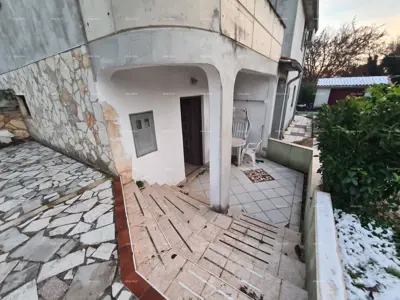 Kuća 248 m², Poreč - mirna lokacija i parcela 600 m²